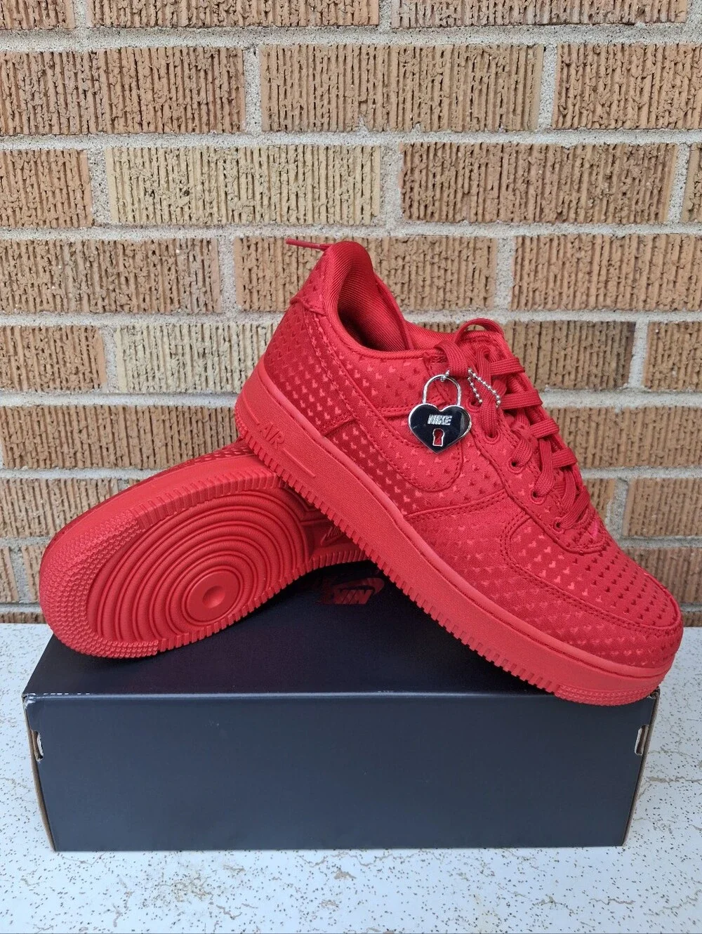 NEW Air Force 1 '07 LOW SE Women Sz 9 University Red/University Red